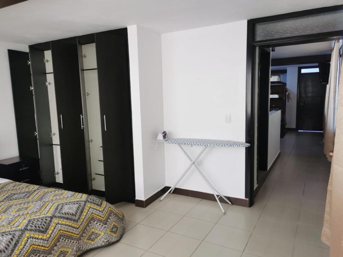Gigahouse Apartamento Baños Exterior foto